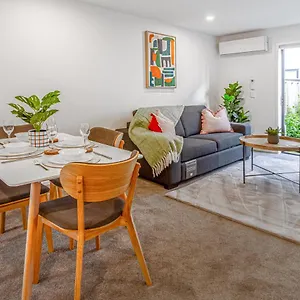 Vibrant City Abode - 2 Bed 2 Bath Apartment