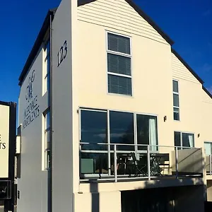 Merivale Apartment